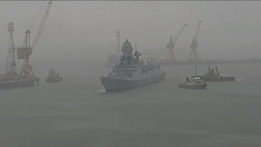 Video: Indické námořnictvo pátrá po 77 lidech pohřešovaných po potopení lodi
